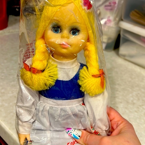 Swiss Miss Vintage Doll - Picture 1 of 7